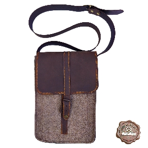 Jachttassen voor revier en uitrusting von AKAH AKAH Messenger-Tasche Wollfilz 60151000